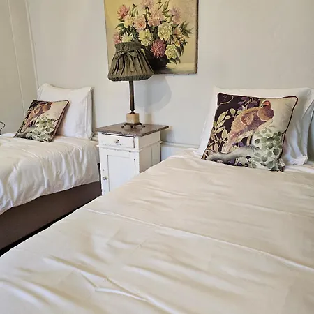 Logeerderij Tussen Koe & Kroonluchter ファームステイ Diessen