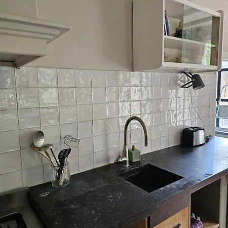 Logeerderij Tussen Koe & Kroonluchter ファームステイ *