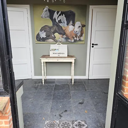 ファームステイ Logeerderij Tussen Koe & Kroonluchter Diessen